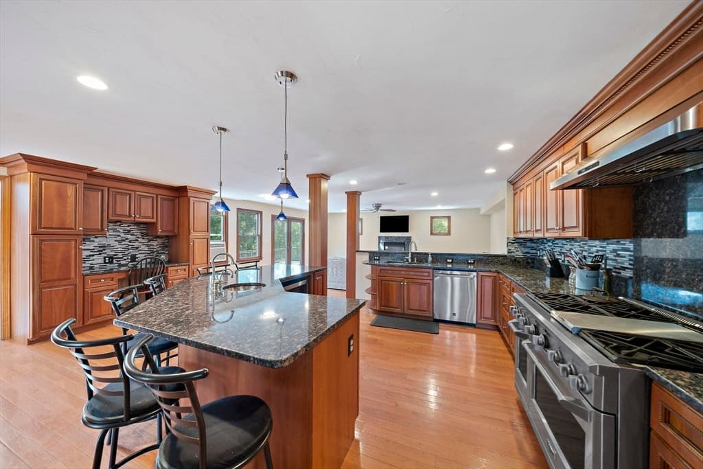 Single Family Residence at 91 Winslow St., Marshfield MA 02050, photo 4 of 42