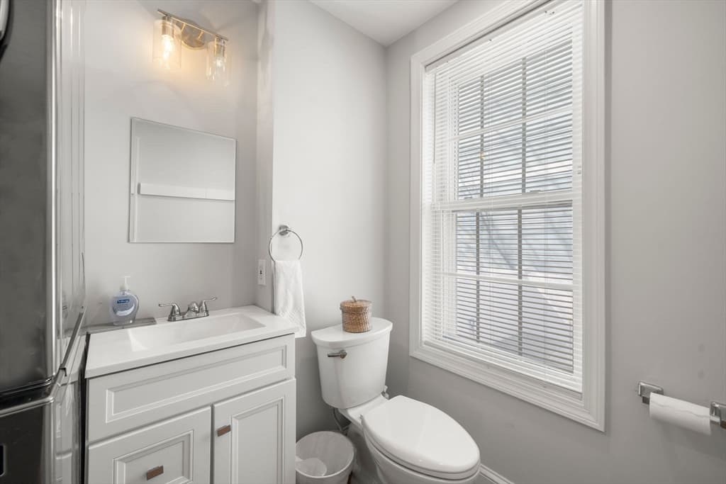 Single Family Residence at 110 D St, Boston MA 02127, Boston, photo 6 of 33