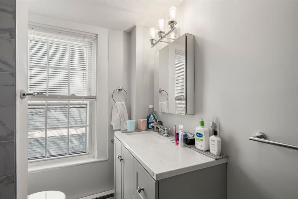 Single Family Residence at 110 D St, Boston MA 02127, Boston, photo 16 of 33