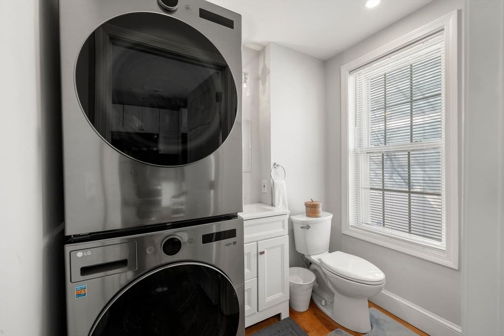 Single Family Residence at 110 D St, Boston MA 02127, Boston, photo 5 of 33