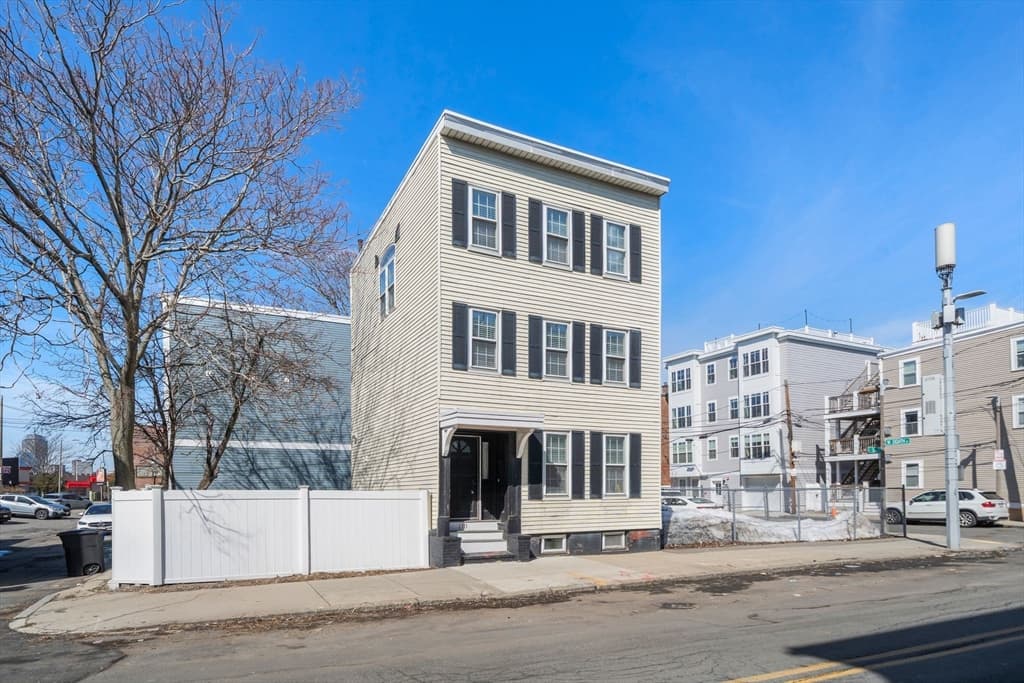Single Family Residence at 110 D St, Boston MA 02127, Boston, photo 29 of 33