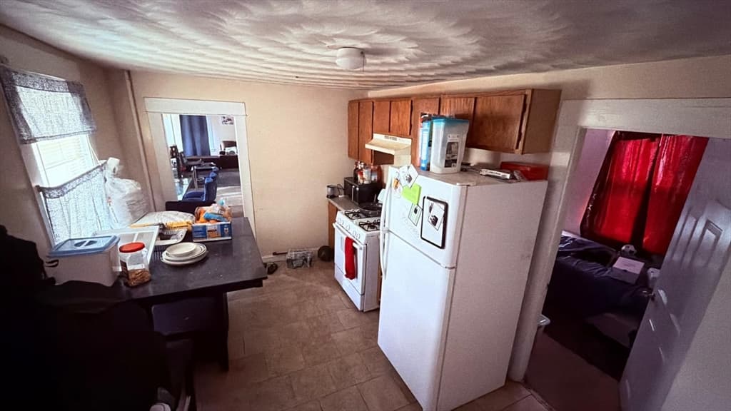 4 Family at 9-11 Barclay St, Worcester MA 01604, photo 7 of 20