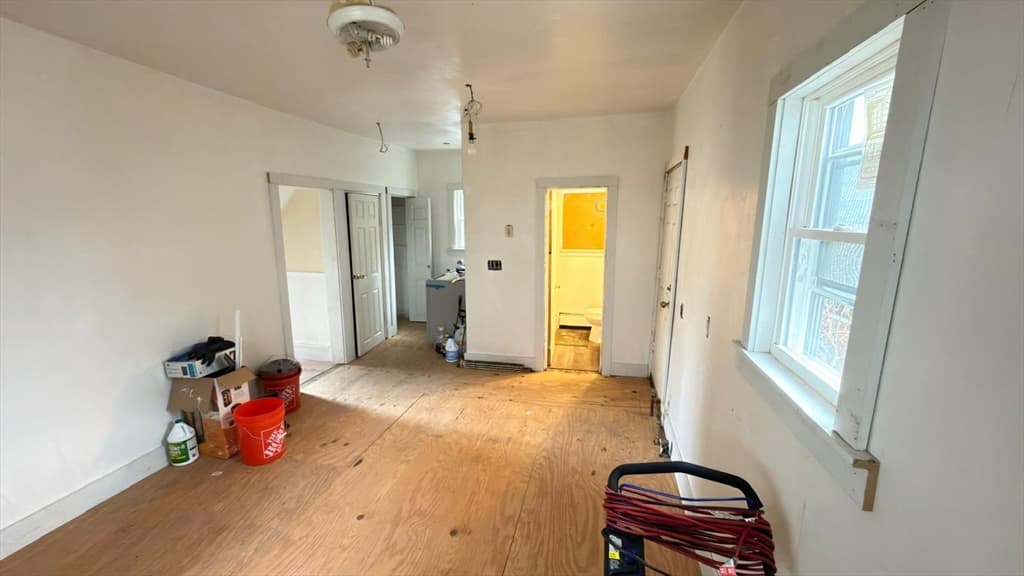 4 Family at 9-11 Barclay St, Worcester MA 01604, photo 10 of 20