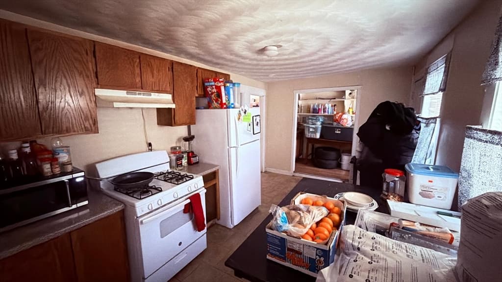 4 Family at 9-11 Barclay St, Worcester MA 01604, photo 4 of 20
