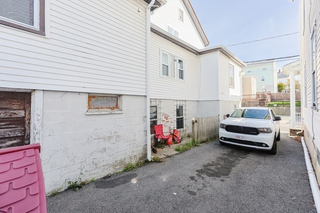 3 Family - 3 Units Up/Down at 104 Oak St, Fall River MA 02720, photo 26 of 33
