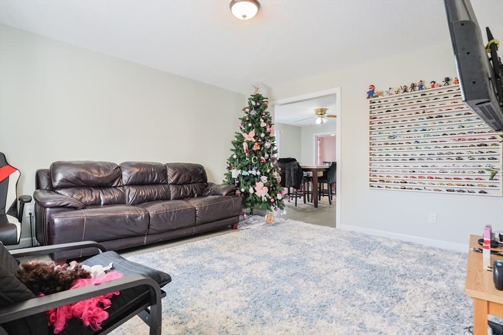 104 Oak St, Fall River MA 02720