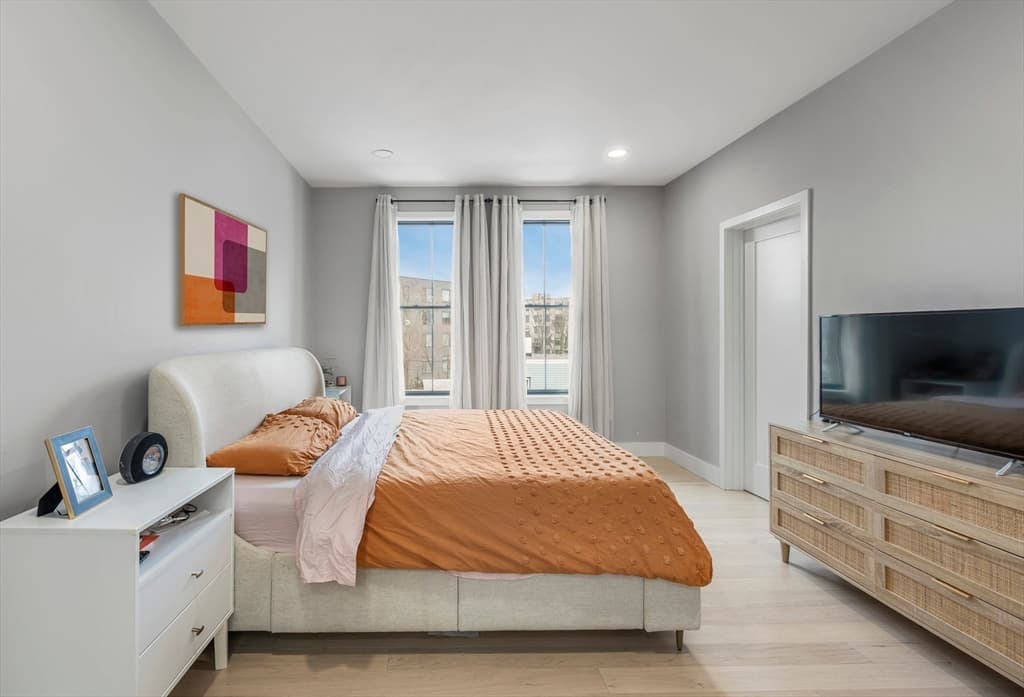 Condominium at 839 Saratoga St # 3, Boston MA 02128, photo 12 of 15