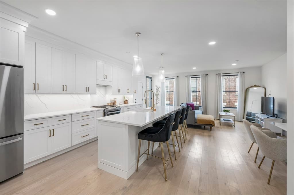 839 Saratoga St # 3, Boston MA 02128