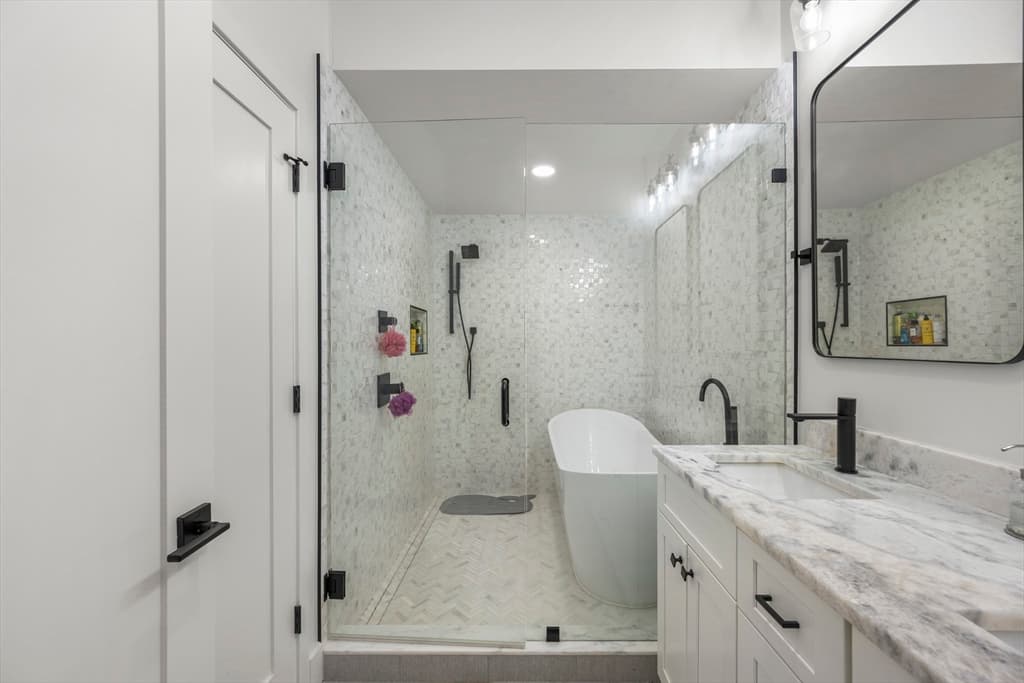 Condominium at 839 Saratoga St # 3, Boston MA 02128, photo 14 of 15