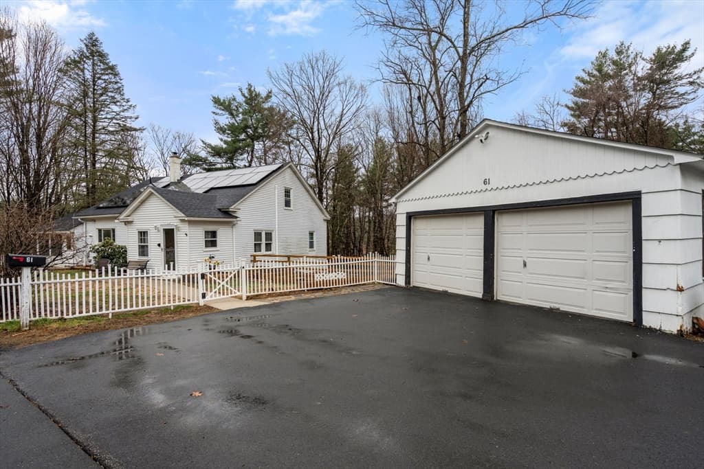 61 E Brimfield Rd, Holland MA 01521 photo 3