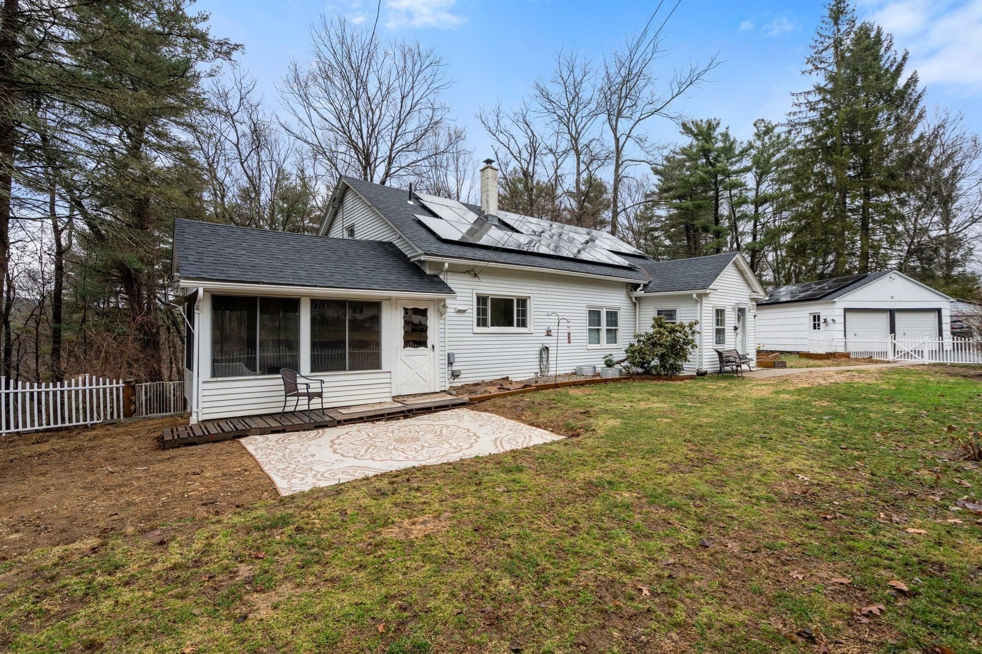 61 E Brimfield Rd, Holland MA 01521
