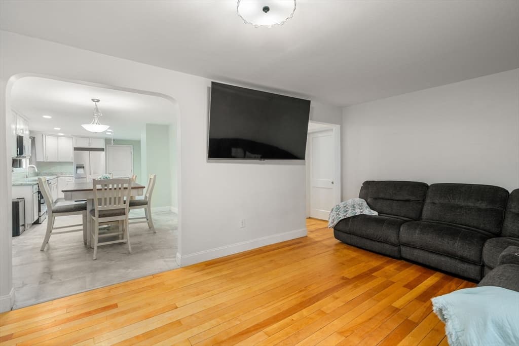 61 E Brimfield Rd, Holland MA 01521 photo 4