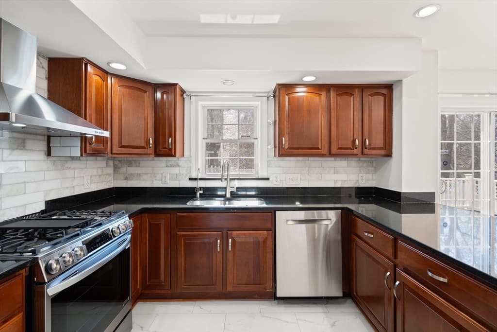 Condominium at 22 Westview Rd # 22, Natick MA 01760, Natick, photo 2 of 27