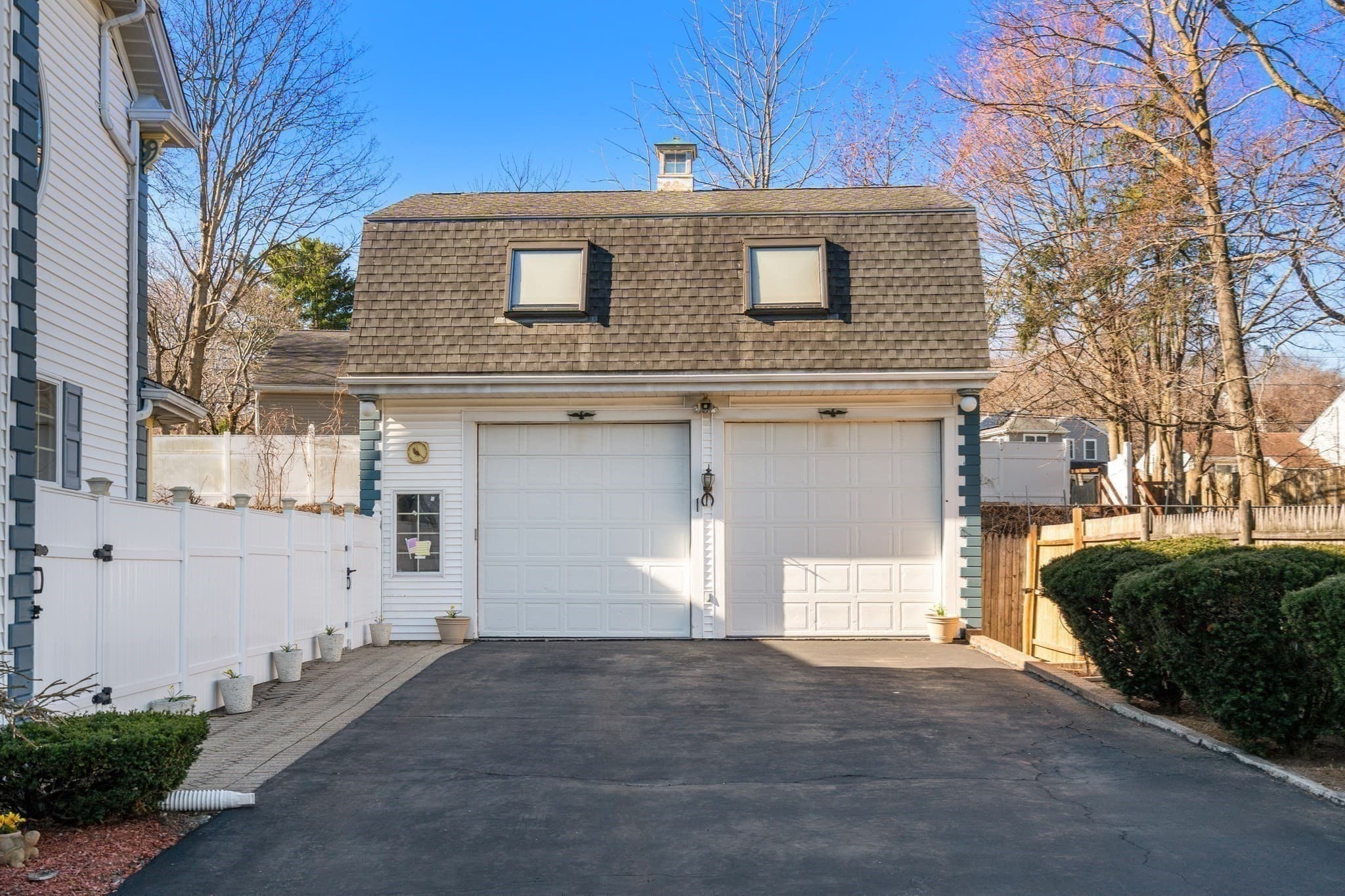 Single Family Residence at 113 Temple Rd, Waltham MA 02452, photo 7 of 35