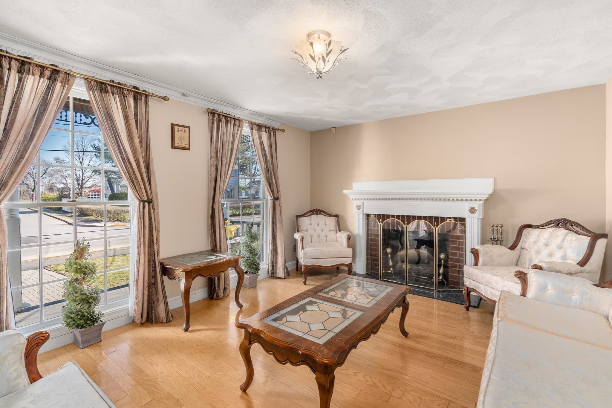 Single Family Residence at 113 Temple Rd, Waltham MA 02452, photo 3 of 35