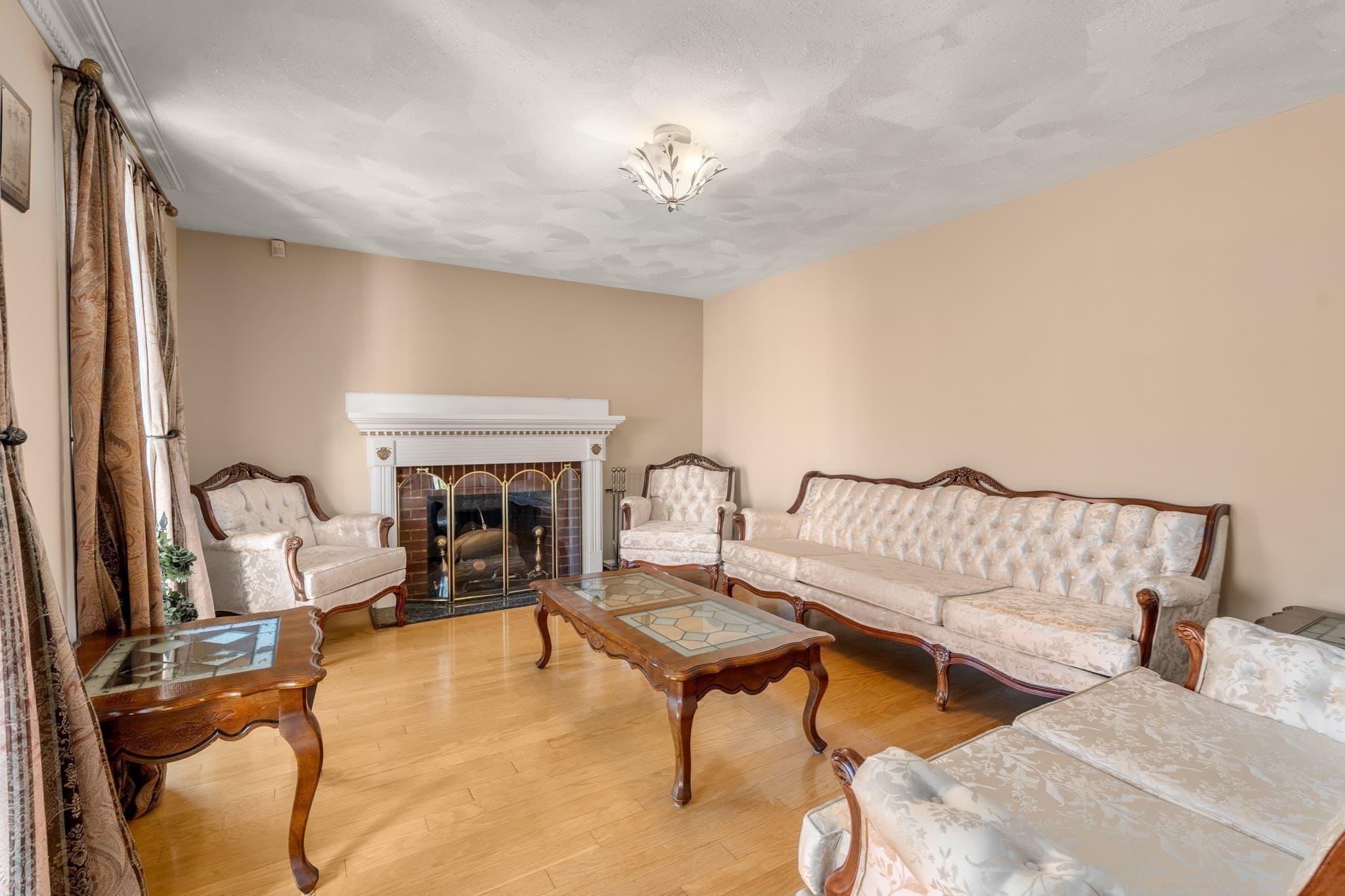 Single Family Residence at 113 Temple Rd, Waltham MA 02452, photo 9 of 35