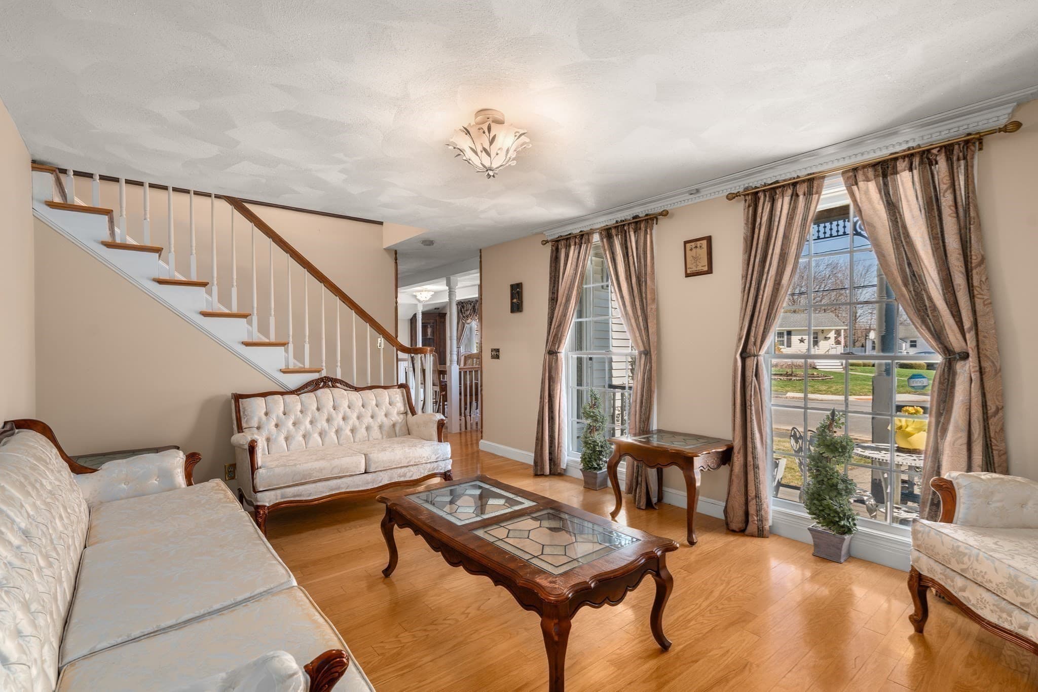 Single Family Residence at 113 Temple Rd, Waltham MA 02452, photo 4 of 35