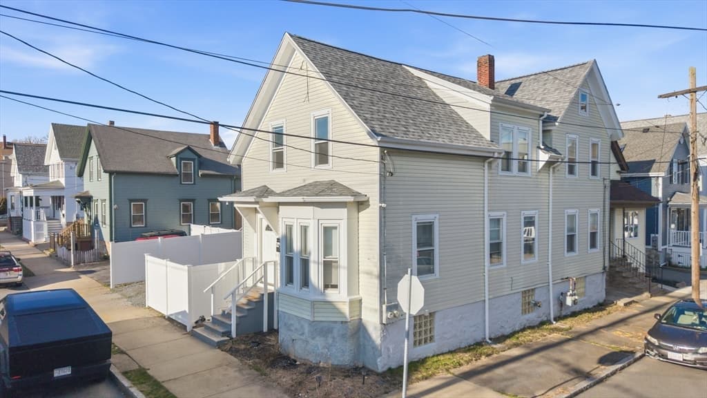 28 Borden St, New Bedford MA 02740