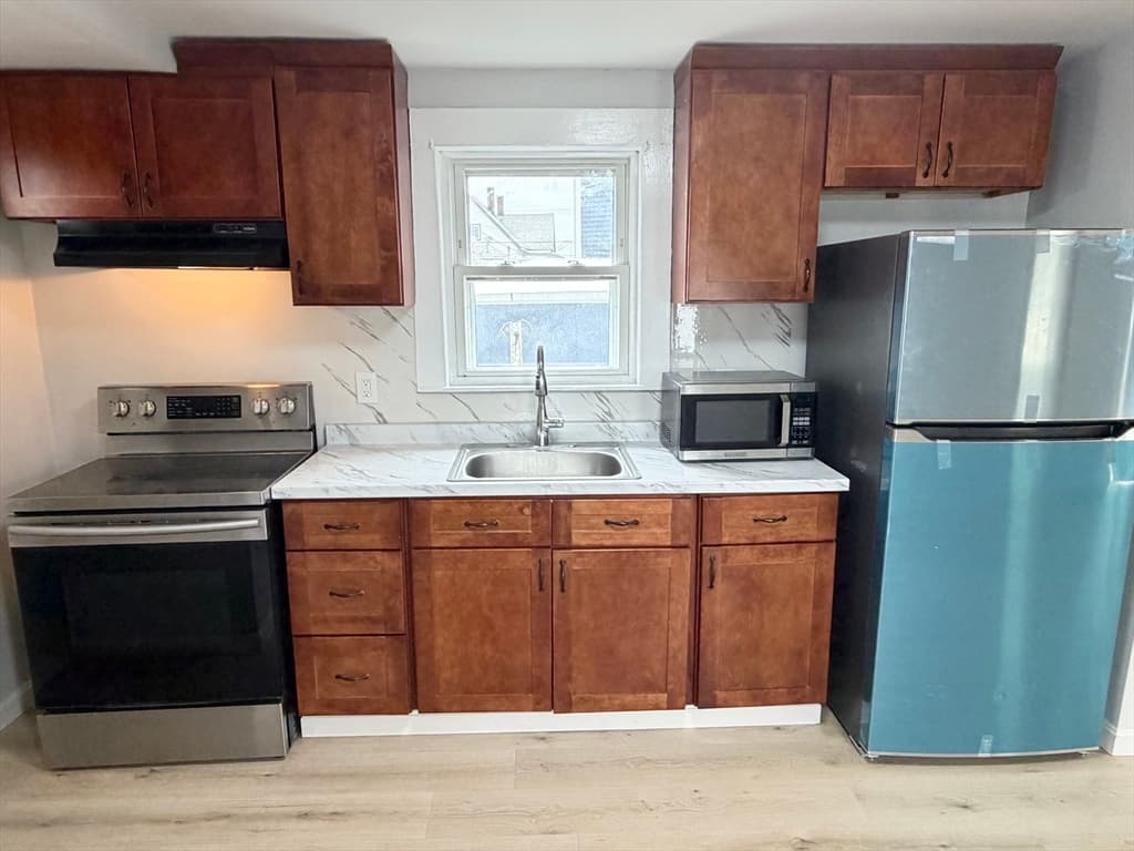 Single Family Residence at 216 Crest Ave, Revere MA 02151, photo 6 of 24