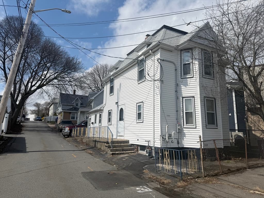 216 Crest Ave, Revere MA 02151