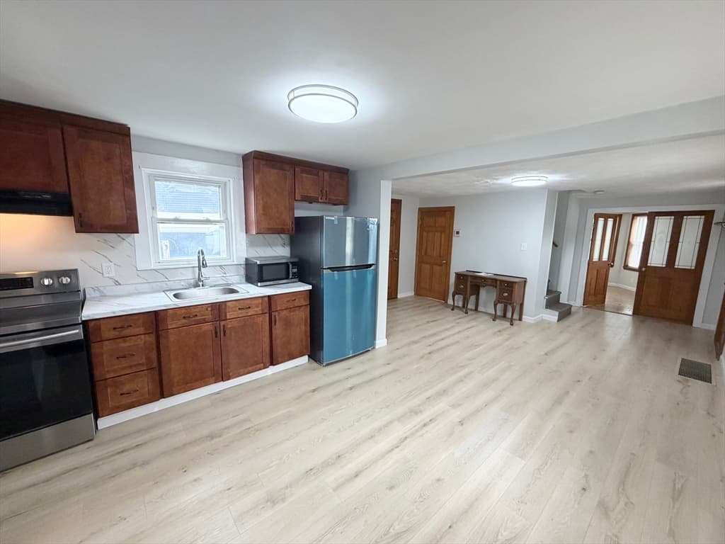 Single Family Residence at 216 Crest Ave, Revere MA 02151, photo 5 of 24