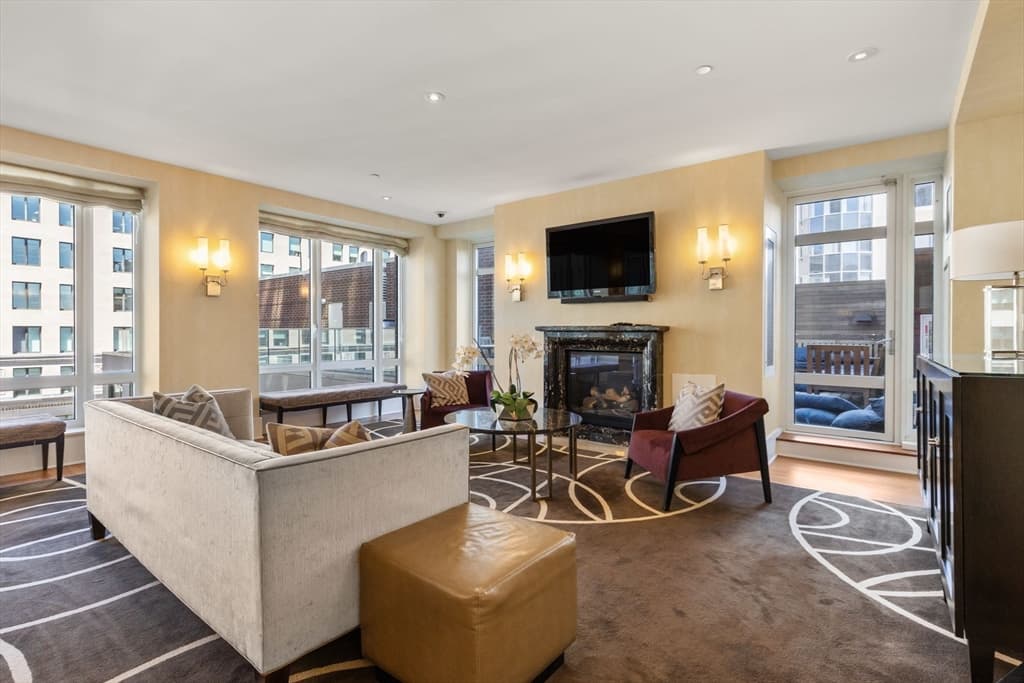 Condominium at 400 Stuart # 18C, Boston MA 02116, photo 21 of 24