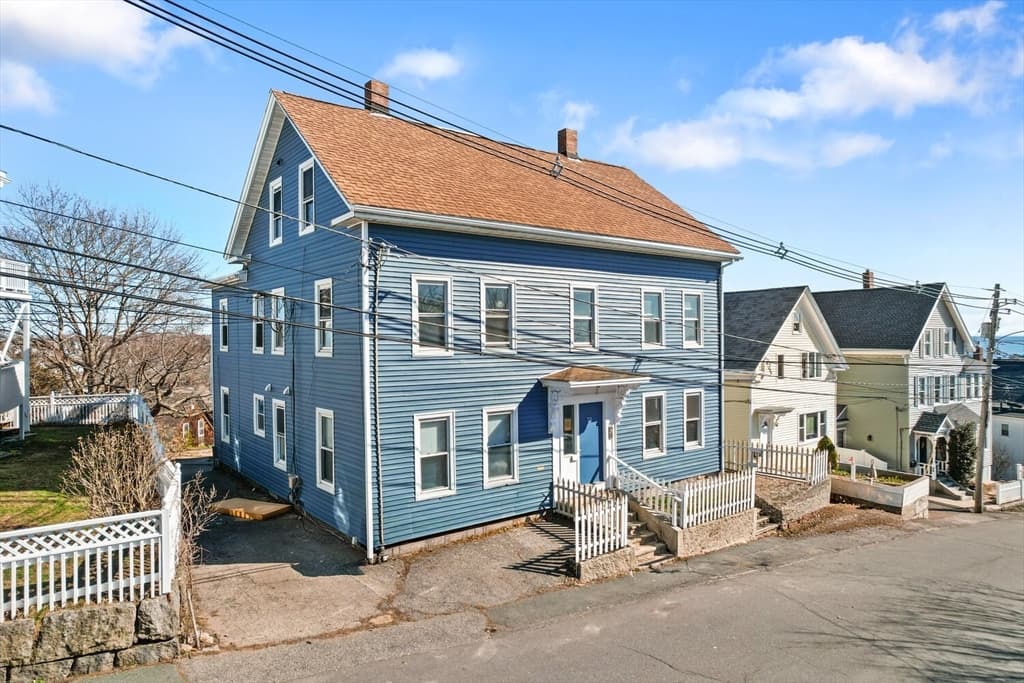 23 Mount Vernon St, Gloucester MA 01930