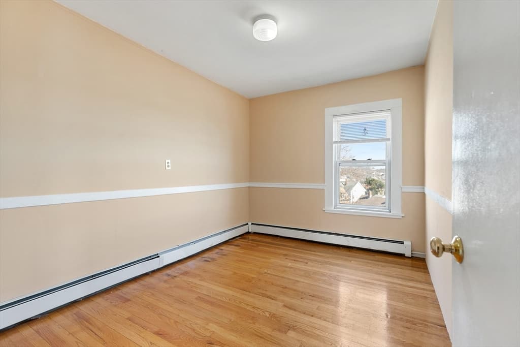 5+ Family - 5+ Units Up/Down at 23 Mount Vernon St, Gloucester MA 01930, Gloucester, photo 20 of 42