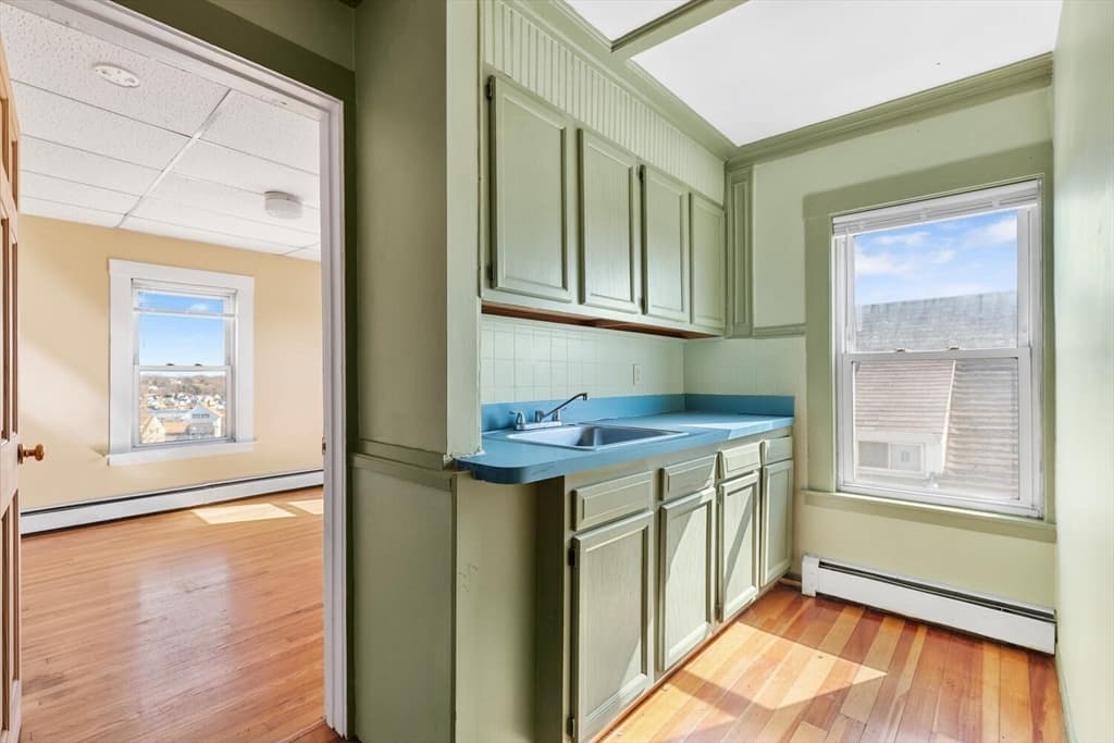 5+ Family - 5+ Units Up/Down at 23 Mount Vernon St, Gloucester MA 01930, Gloucester, photo 15 of 42