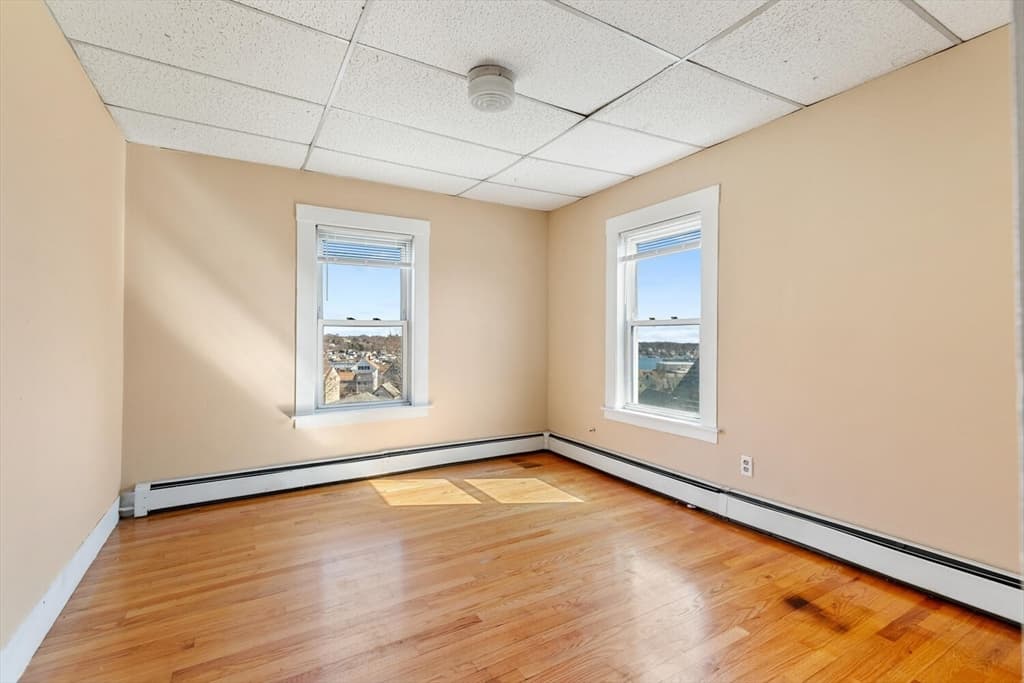 5+ Family - 5+ Units Up/Down at 23 Mount Vernon St, Gloucester MA 01930, Gloucester, photo 11 of 42