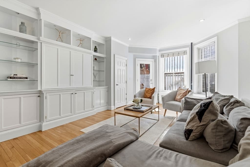 Condominium at 234 Marlborough St # 1, Boston MA 02116, photo 2 of 19
