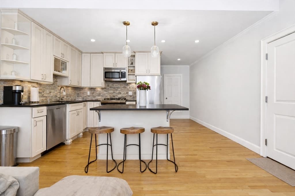 Condominium at 234 Marlborough St # 1, Boston MA 02116, photo 6 of 19