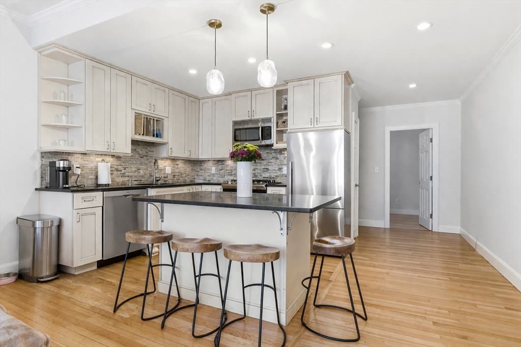 Condominium at 234 Marlborough St # 1, Boston MA 02116, photo 7 of 19