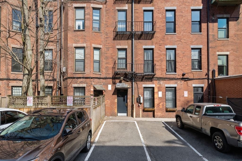 Condominium at 234 Marlborough St # 1, Boston MA 02116, photo 18 of 19
