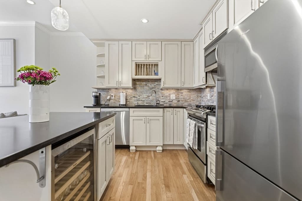Condominium at 234 Marlborough St # 1, Boston MA 02116, photo 8 of 19