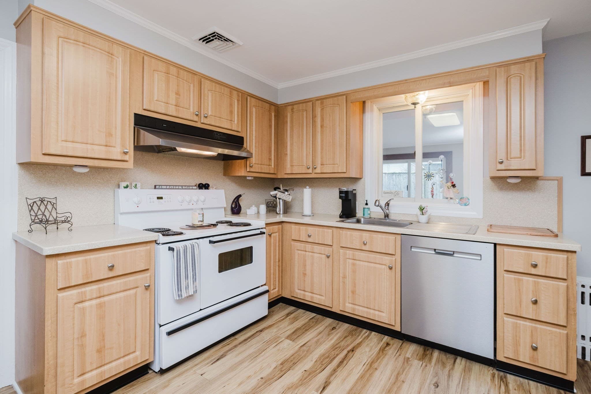 Single Family Residence at 554 Madison Street, Fall River MA 02720, photo 5 of 30