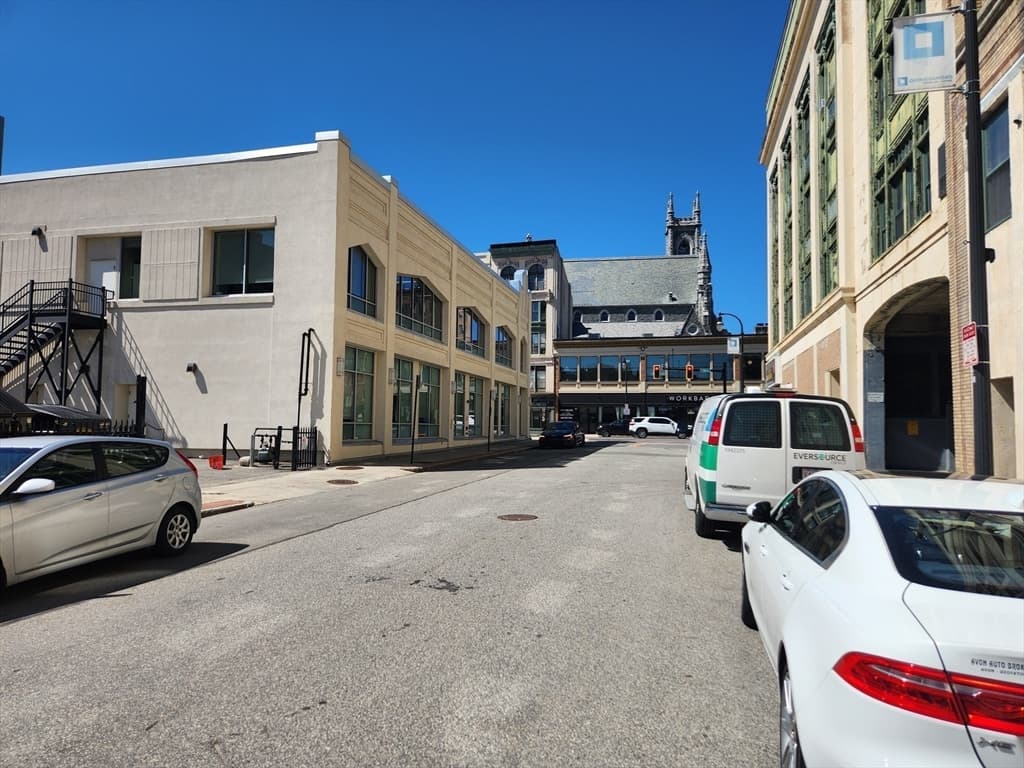 Condominium at 17 Federal St # 506F, Worcester MA 01608, photo 16 of 18