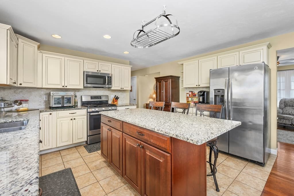 Single Family Residence at 138 Sprague St, Fall River MA 02724, photo 8 of 34