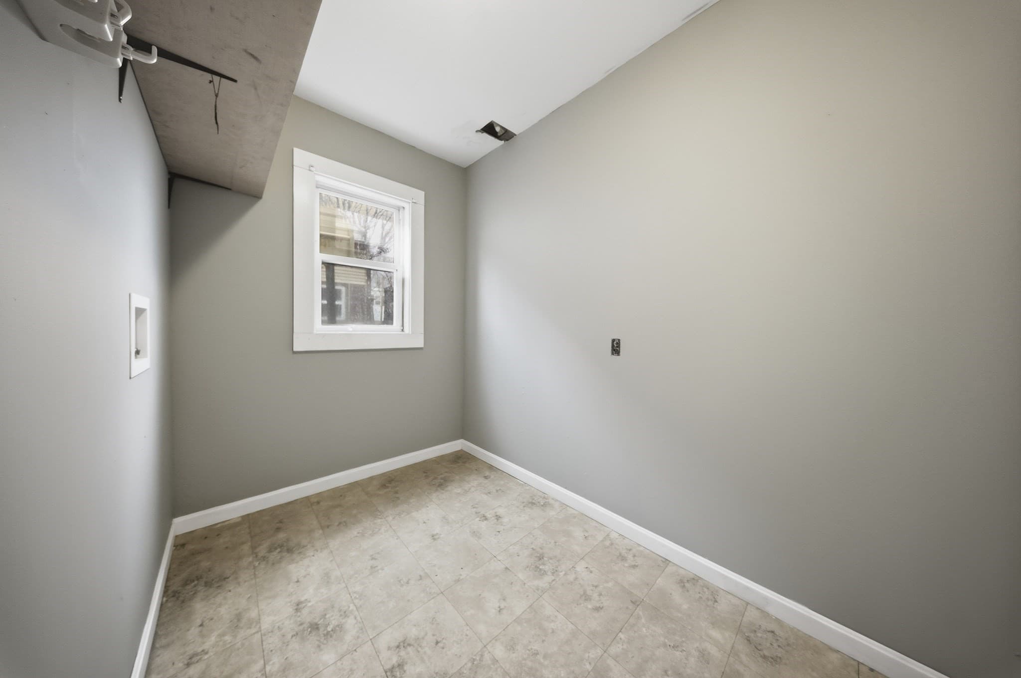 Single Family Residence at 70 Pleasant St, Lowell MA 01852, Lowell, photo 7 of 14