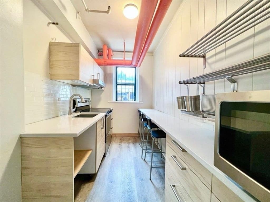 Condominium at 370 Chestnut Hill Ave # B, Boston MA 02135, photo 3 of 14