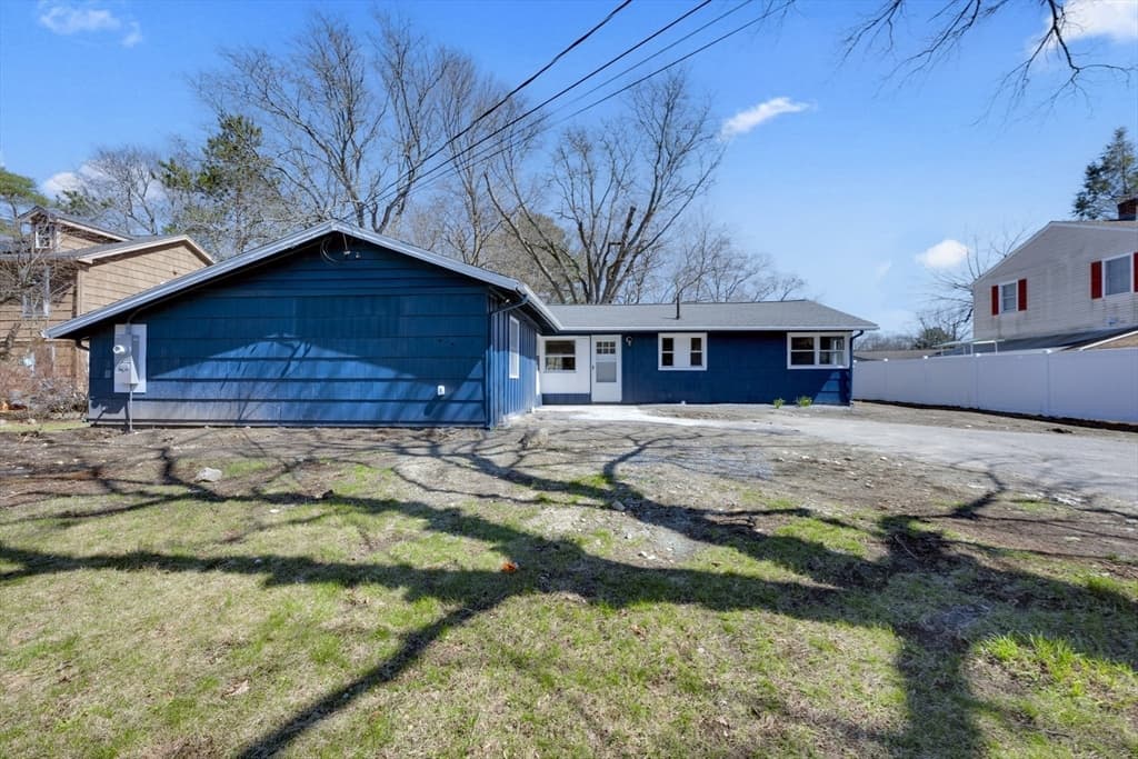 Single Family Residence at 109 Hastings St, Framingham MA 01701, photo 2 of 32