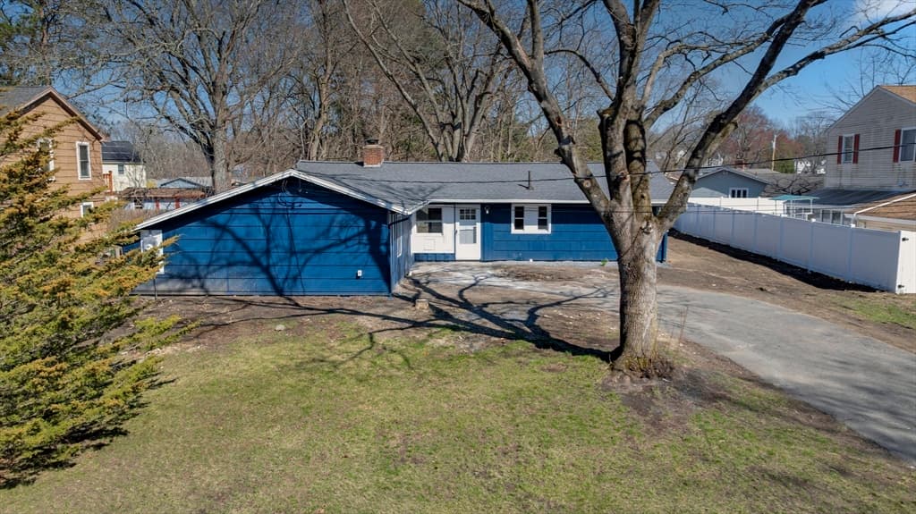 Single Family Residence at 109 Hastings St, Framingham MA 01701, photo 6 of 32