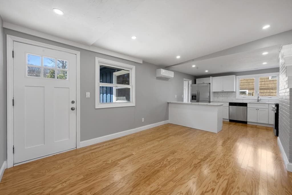Single Family Residence at 109 Hastings St, Framingham MA 01701, photo 17 of 32