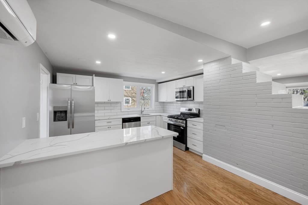 Single Family Residence at 109 Hastings St, Framingham MA 01701, photo 18 of 32