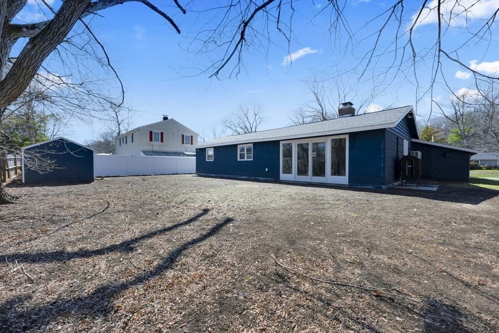 Single Family Residence at 109 Hastings St, Framingham MA 01701, photo 8 of 32