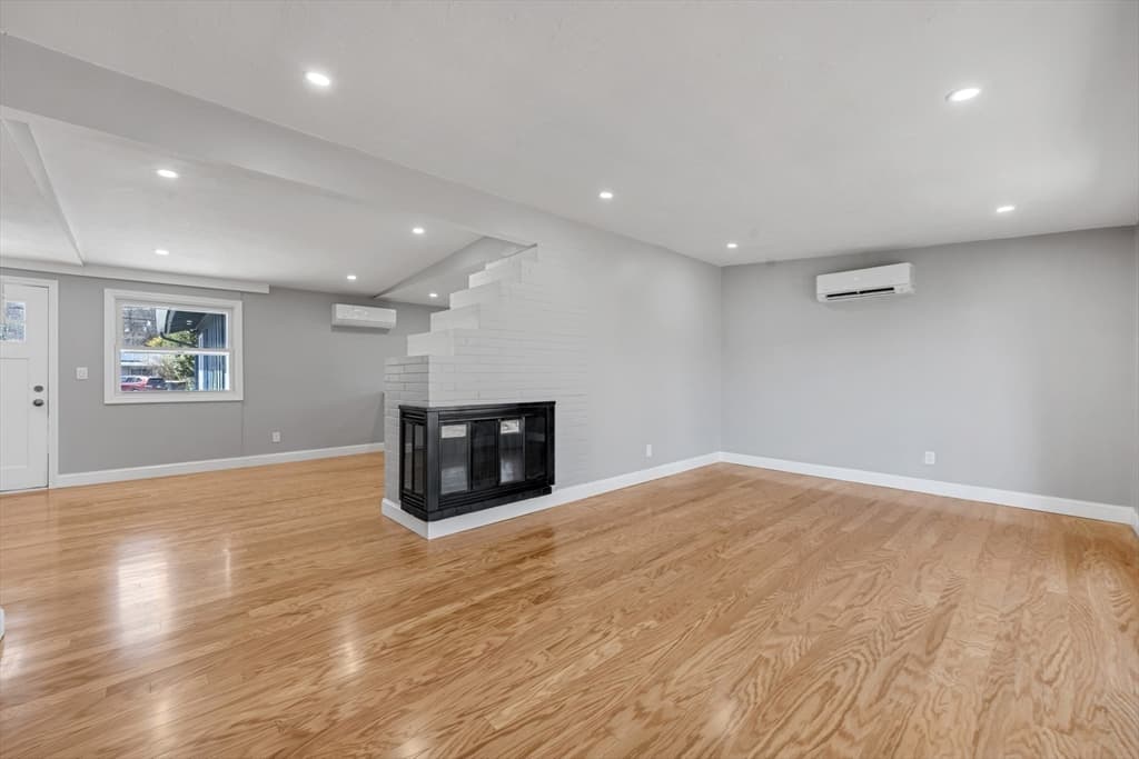 Single Family Residence at 109 Hastings St, Framingham MA 01701, photo 21 of 32
