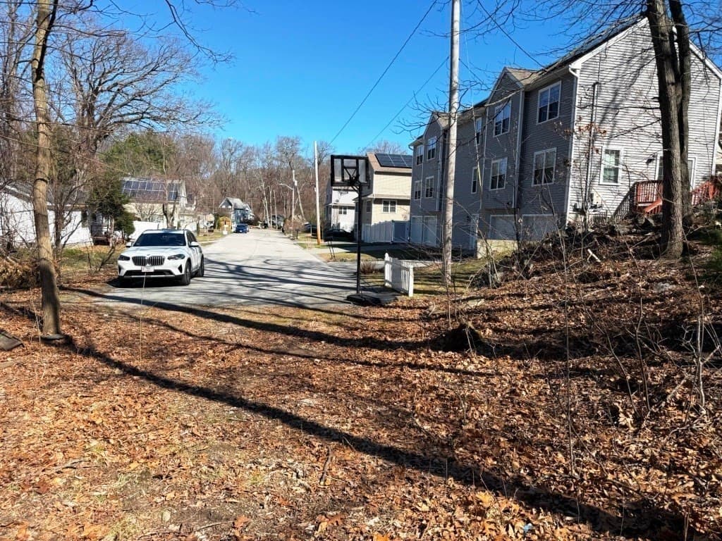 Residential at 13 Pocasset St, Worcester MA 01604, Worcester, photo 4 of 12