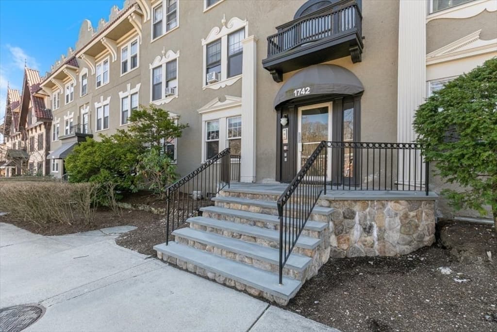 Condominium at 1742 Commonwealth Ave # 2, Boston MA 02135, photo 3 of 29