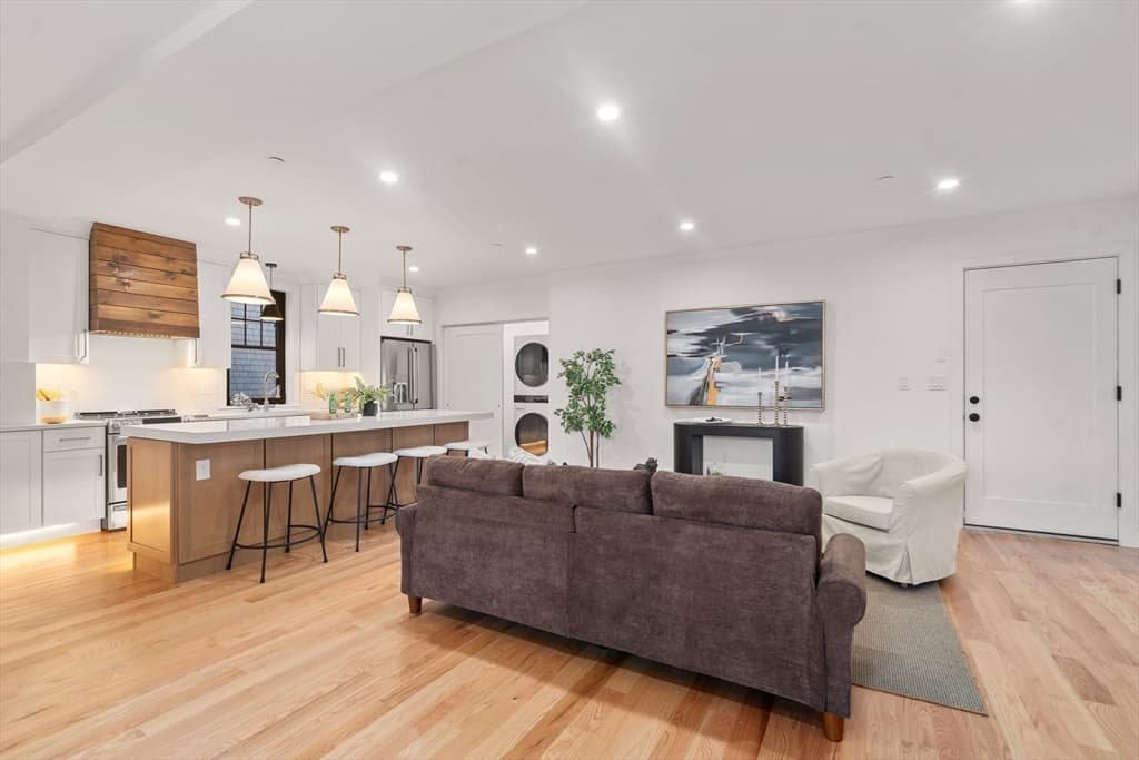 Condominium at 9 Sydney, Boston MA 02125, Boston, photo 2 of 25