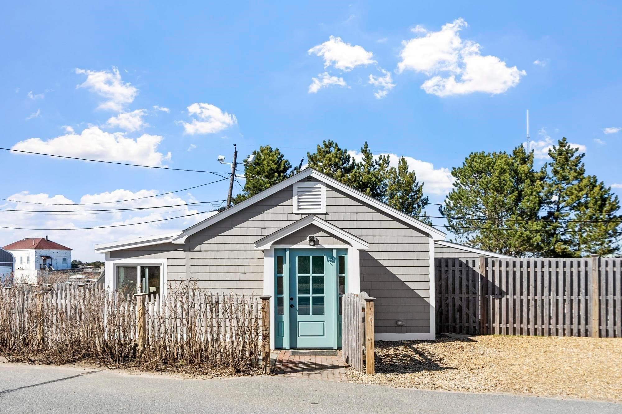 Single Family Residence at 270 Northern Blvd, Newburyport MA 01950, photo 3 of 40